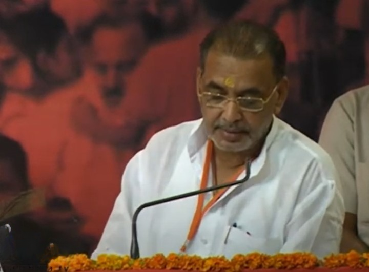 Radha Mohan Singh giving a speech at the National Executive Meet of Cow Development