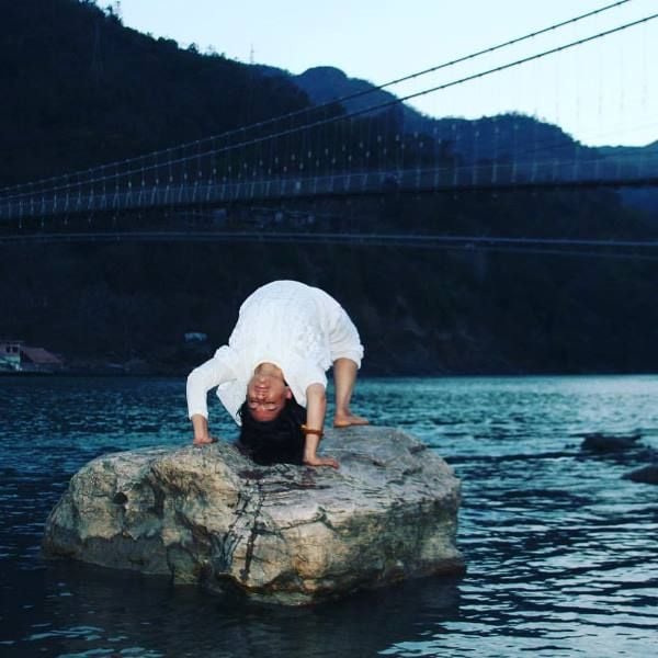Radhika Khanna performing yoga