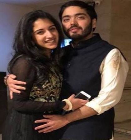 Radhika Merchant with Anant Ambani- Viral Picture