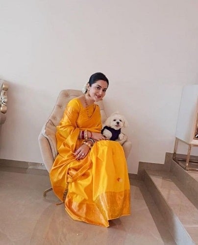 Ragini Nandwani with her pet dog