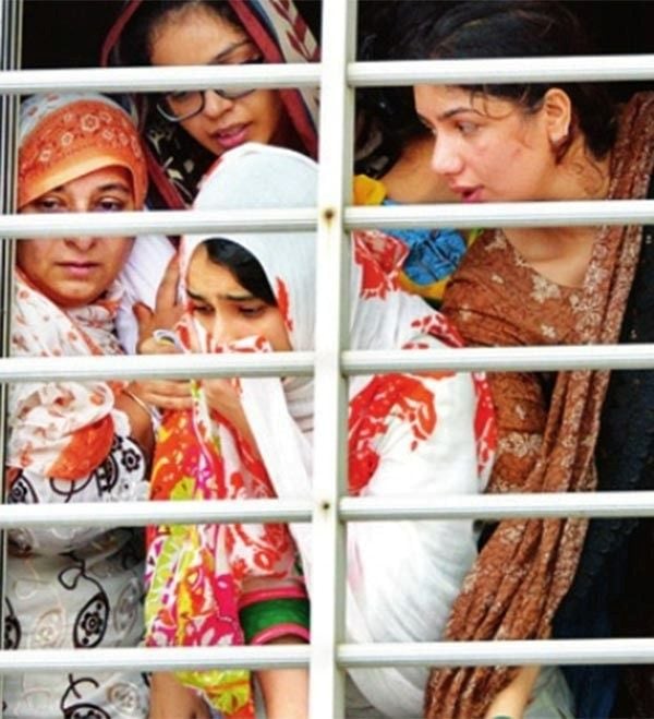 Raheen Memon (Left) and her daughter, Zubeida Memon, along whith other family members - an image from Yakub