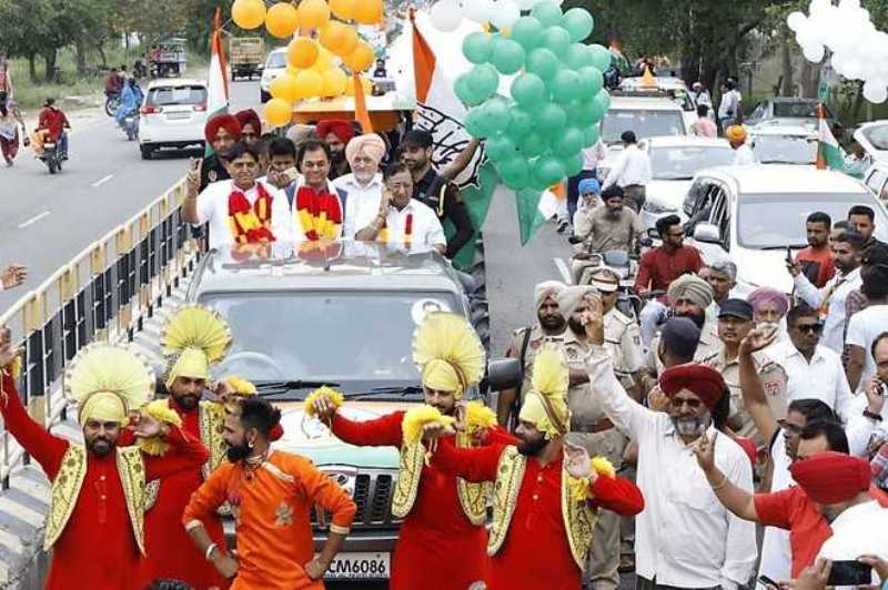 Raj Kumar Chabbewal, along with Cabinet Minister Sunder Sham Arora, during a road show in 2019