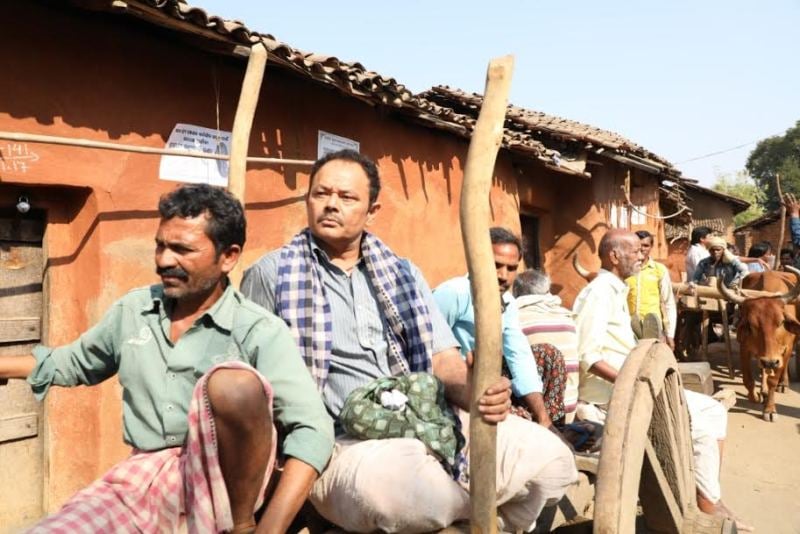Raj Zutshi (second from left) during a still from the Hindi song Ghar Jana Hai