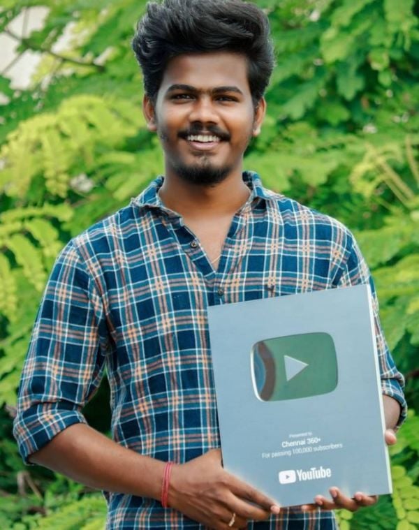Raja Vetri Prabhu with his Silver Creator Award