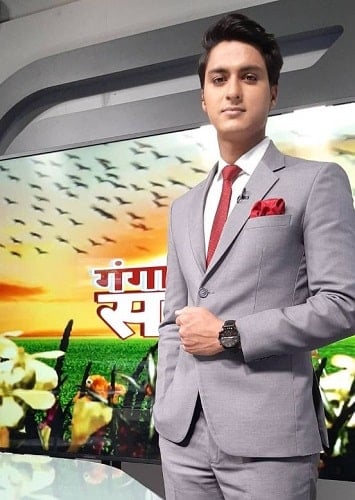 Rajeev Dhoundiyal on the sets of ABP Ganga