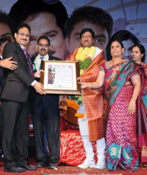 Rajendra Prasad being felicitated for his contribution to the film industry by the Telugu Kala Samithi in Bahrain