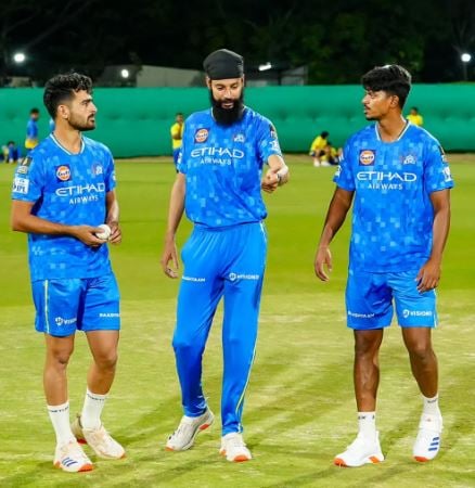 Ramakrishna Ghosh with Gurjapneet Singh and Mukesh Choudhary (right to left) during a training camp for Chennai Super Kings (CSK)