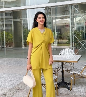 Rana Nadya while endorsing an outfit by Mirana clothing brand