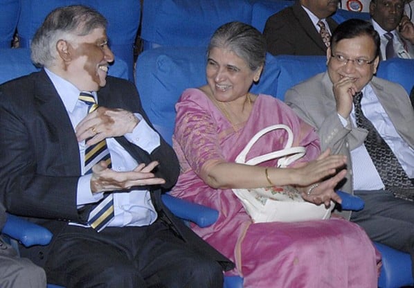 Ranjana Desai (middle) with P. Sathasivam (left)