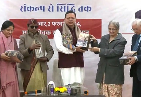 Ranjana Desai (second from right) while submitting the final UCC Report to Uttarakhand Chief Minister Pushkar Singh Dhami