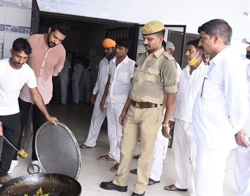 Ranveer Brar in a jail