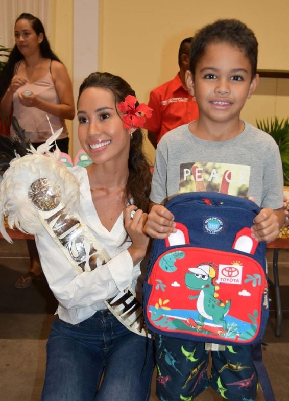 Ravahere Silloux spending time with children