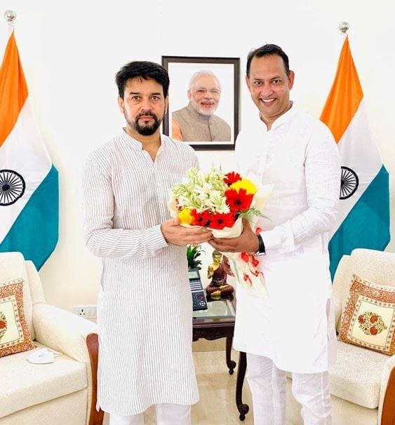 Ravinder Indraj Singh with Anurag Thakur (left) as a BJP member