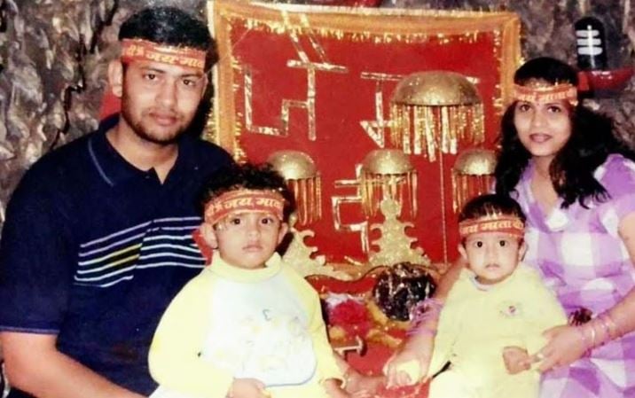 Ravinder Indraj Singh with his family in his early 30s