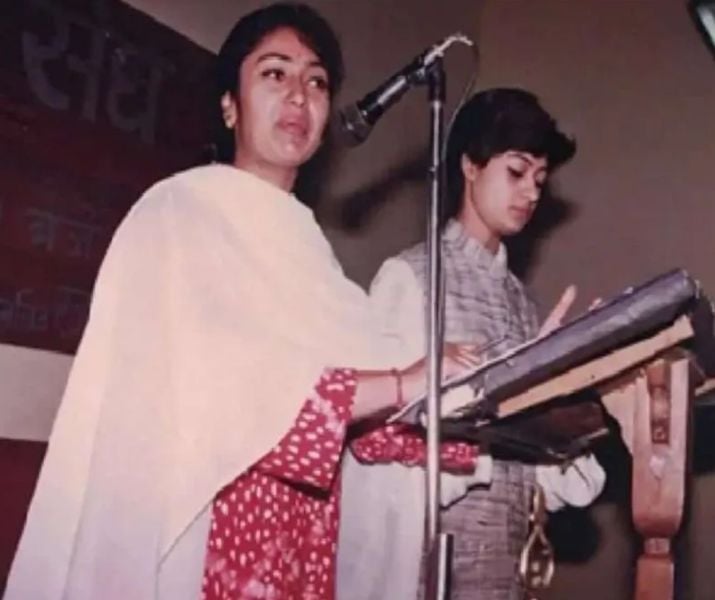 Rekha Gupta with Alka Lamba while taking oath as the General Secretary and President of the DUSU
