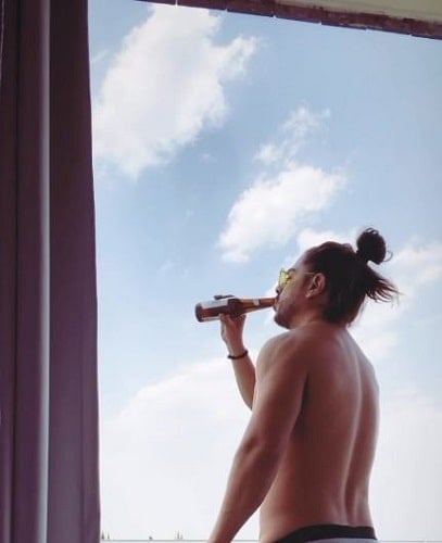 Rey Grupero consuming alcohol