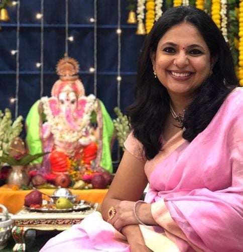 Richa Anirudh with the idol of Lord Ganesha