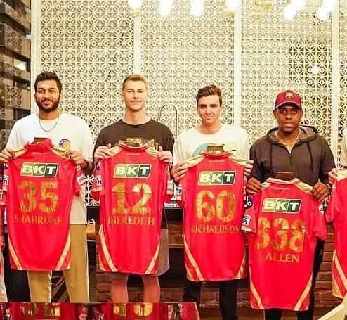 Riley Meredith with Jhye Richardson