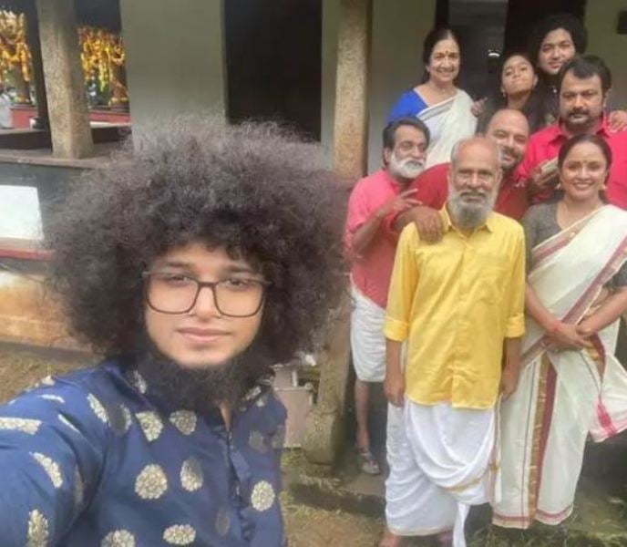 Rishi S Kumar with the cast of the sitcom Erivum Puliyum (2022)
