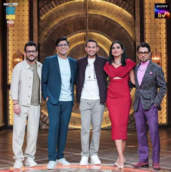 Ritesh Agarwal (centre) with other judges of the show 