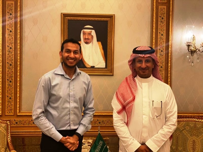 Ritesh Agarwal posing for a photo with Saudi Arabia