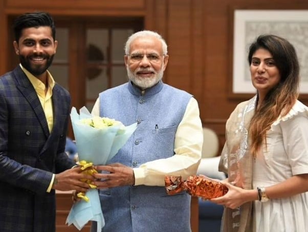 Rivaba Jadeja and Ravindra Jadeja posing with Narendra Modi