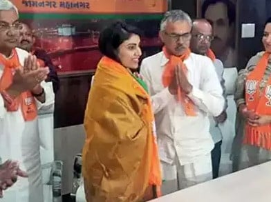Rivaba Jadeja while joining the BJP in 2018