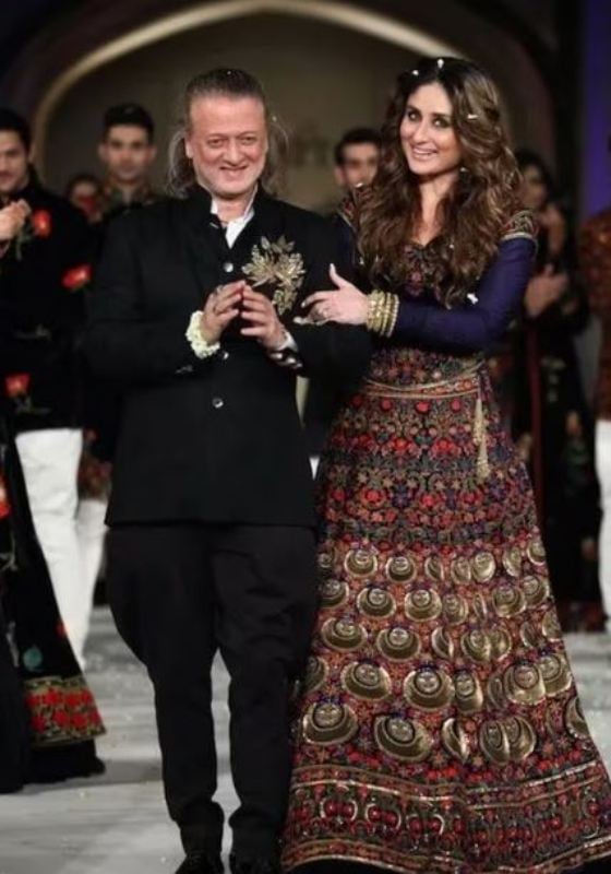 Rohit Bal with Kareena Kapoor Khan at a fashion show