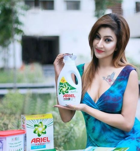 Roshni Kapoor endorsing Ariel