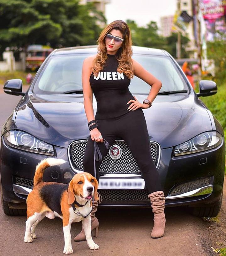 Roshni Kapoor with her pet dog
