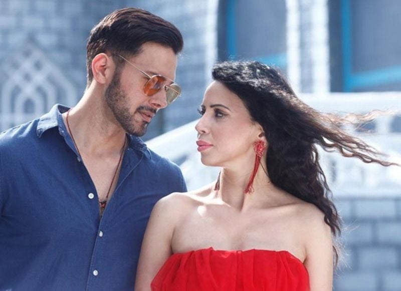 Rozlyn Khan (right) with Rajniesh Duggal in a still from the song 