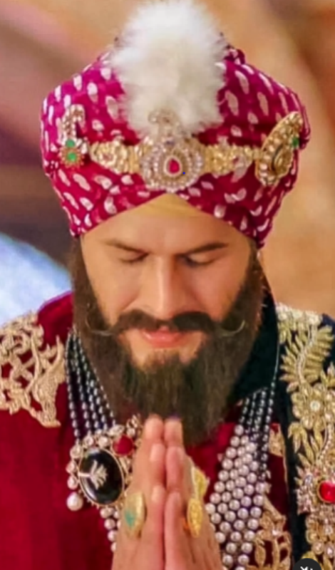 Rumi Khan as Gurbaksh Singh in a still from the TV serial Bharat Ka Veer Putra Maharana Pratap (2013)