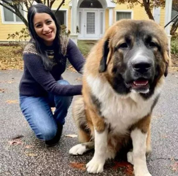 Sabrina Siddiqui with a dog