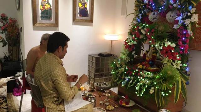 Sachin Tendulkar Worshiping Ganesha