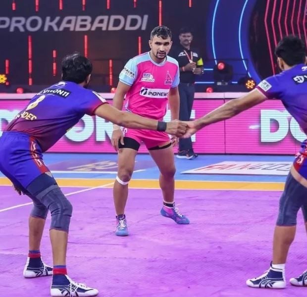 Sachin Narwal (in pink jersey) during a match in Pro Kabaddi League Season 8