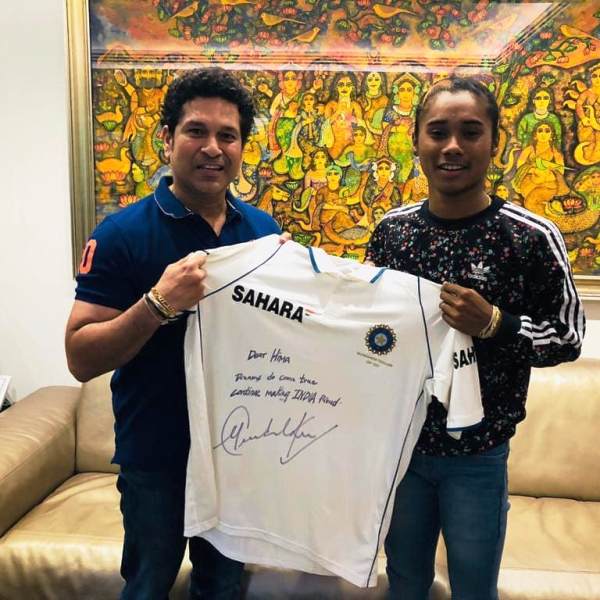 Sachin Tendulkar Gifting A Jersey To Hima Das