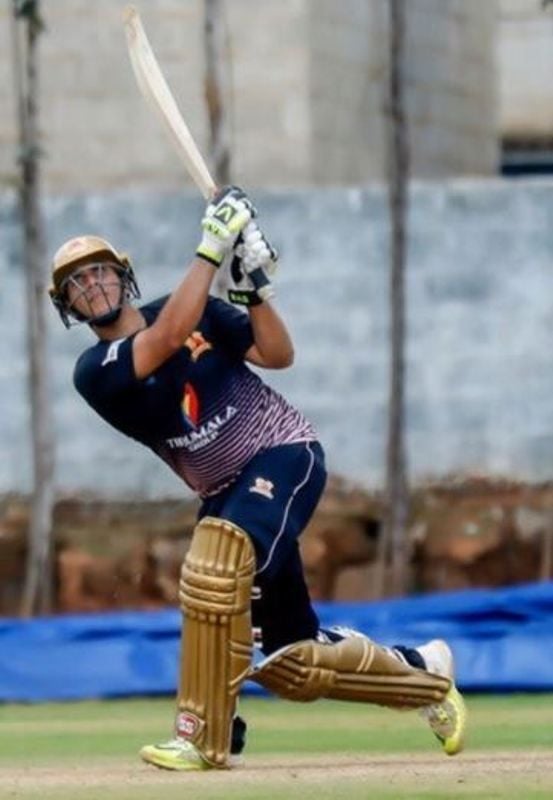 Sadiq Kirmani playing a lofted shot