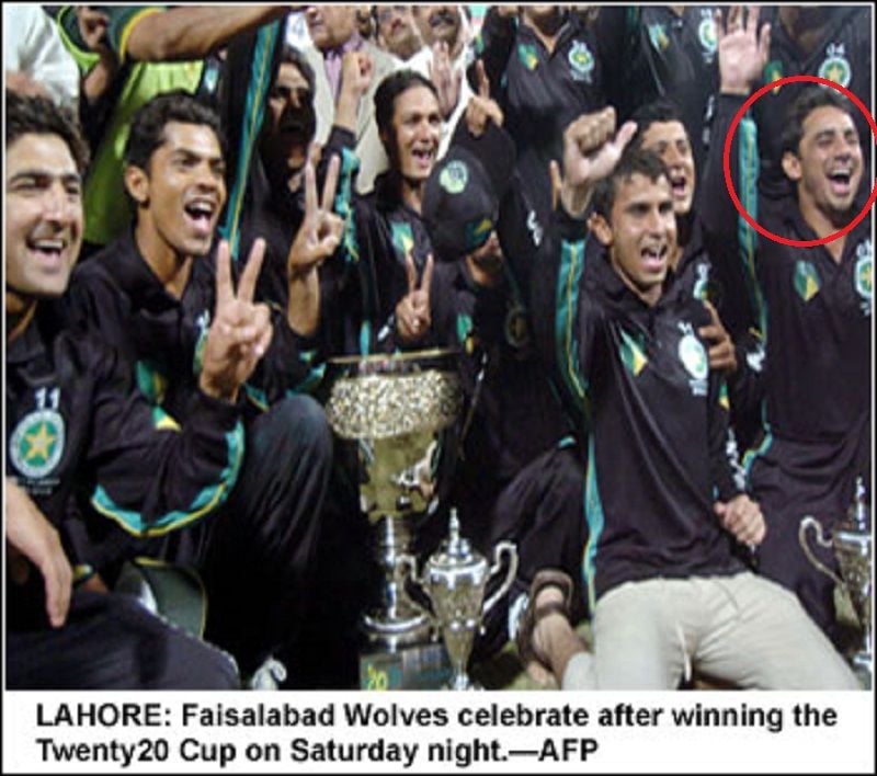 Saeed Ajmal with his team after winning the ABN-AMRO Twenty-20 Cup