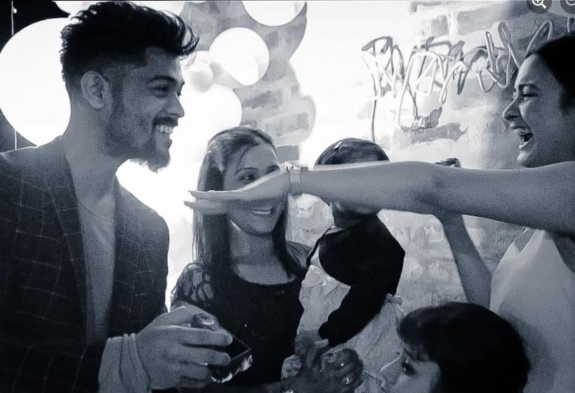 Sagnik Chakraborty proposing Pallavi Dey with a ring