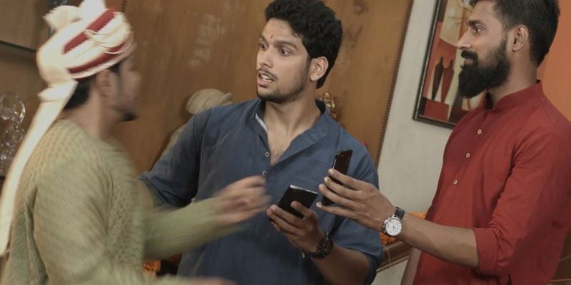 Sai Ketan Rao (centre) as 