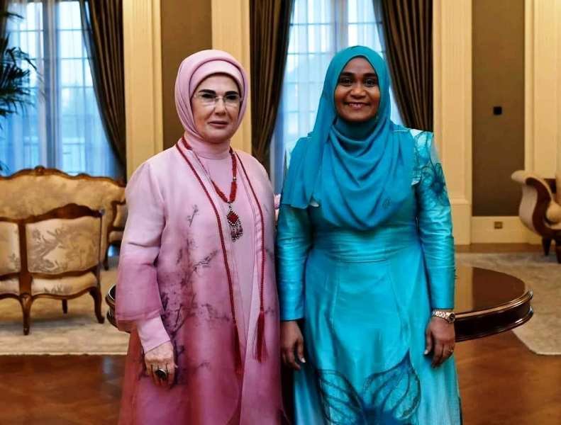 Sajidha posing for a photo with the First Lady of Turkey