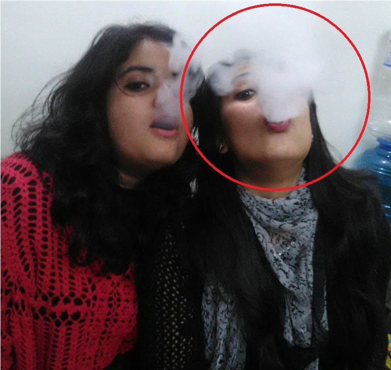 Sakshi Pant enjoying hookah