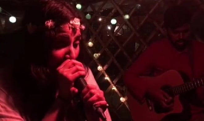 Saloni Batra while singing at a live concert