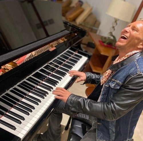 Salvador Zerboni playing piano