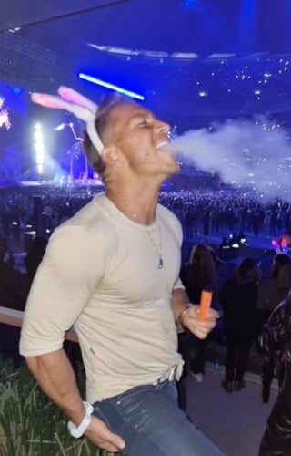 Salvador Zerboni smoking vape