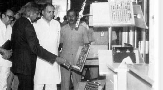 Sam Pitroda with Rajiv Gandhi