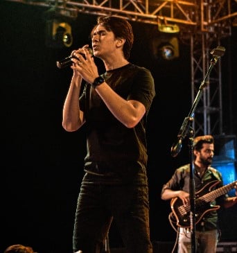 Samar Jafri while singing at a music show