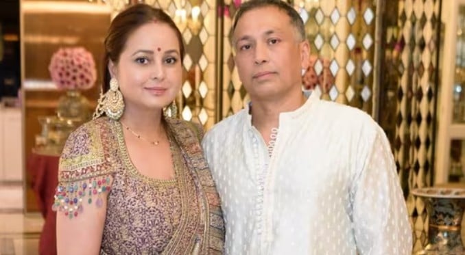 Samaresh Singh with his wife, Rohini Acharya