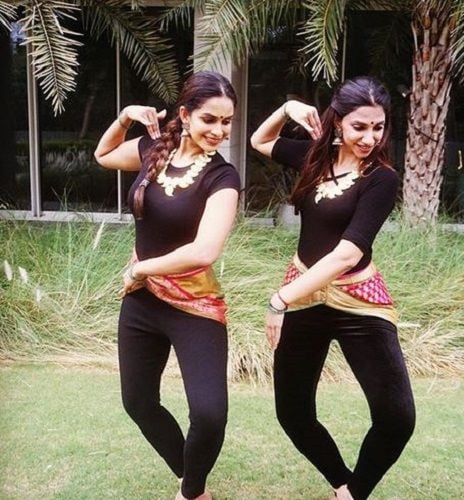 Samyuktha Karthik Performing With Her Friend