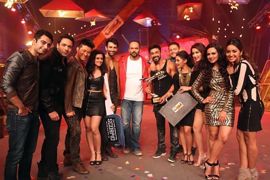 Sana Khan with the Team of Fear Factor Khatron Ke Khiladi 6